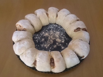 Corona di pane con fichi secchi