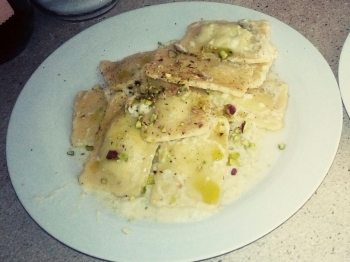 Ravioli fave e pecorino