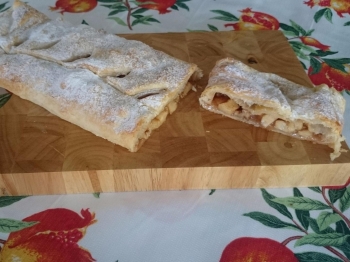 Strudel con mele e noci