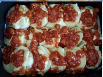 Gnocchi alla romana con ragù e formaggio