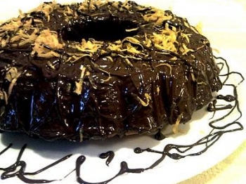 Ciambella all'arancia con guscio di cioccolato