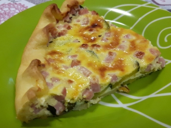 Torta salata con zucchine e prosciutto