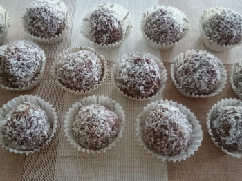 Dolcetti con ricotta e cocco, al profumo di rum