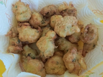 Sgonfiotti con fiori di zucchina