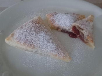 Triangoli di pasta sfoglia con marmellata (semplicissimi)