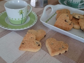 Biscotti con gocce di cioccolato e vaniglia