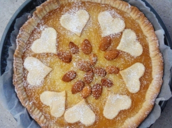 Crostata con marmellata di limoni e mandorle