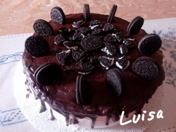 Oreo drip cake