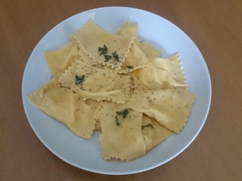 Ravioli ripieni di polenta e taleggio