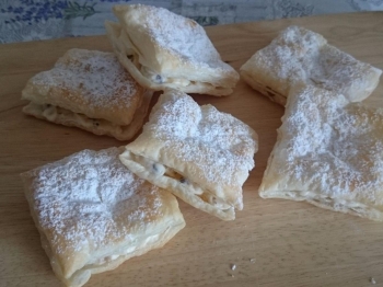 Sfogliatine con crema chantilly