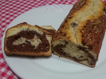 Plumcake variegato cioccolato e nocciole