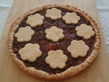 Crostata con marmellata di fichi e frutta secca