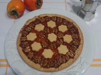 Crostata con marmellata di cachi e noci