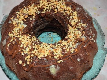 CIAMBELLONE AL CIOCCOLATO CON GRANELLA DI NOCCIOLE