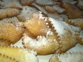 Chiacchiere lievitate
