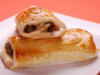 Cannol-sfoglia con scarola, olive e ...
