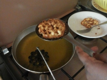 Frittelle croccanti con stampi in ferro