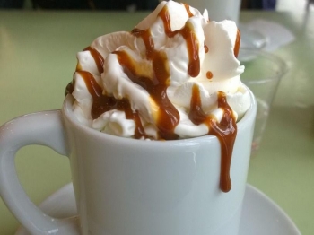 Dolce budino con panna