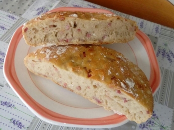 Pane con pancetta (senza impasto)