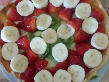 Crostata, crema pasticcera e frutta.