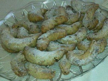 MEZZELUNE ALLE MANDORLE