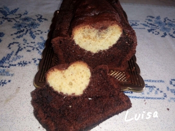 Plumcake al cacao con cuore bianco