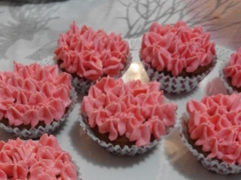 CUPCAKE ALLA VANIGLIA CON FROSTING AL MASCARPONE