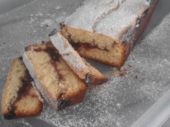 PLUMCAKE CON CUORE DI MARMELLATA A FRAGOLA