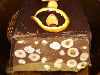 Torrone di cioccolato con nocciole