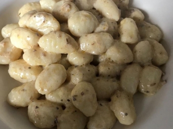 Gnocchi panna e sugo d’arrosto