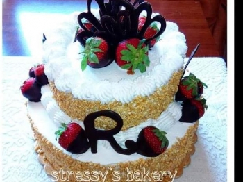 Torta fragole cioccolato e nocciole