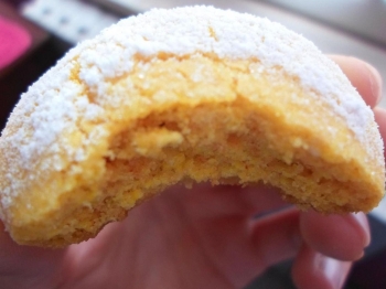Orange and curcuma vegan cookies