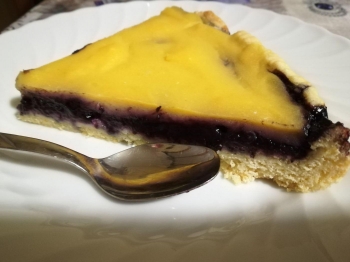 Torta con marmellata e crema