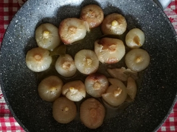 Cipolline borretane in agrodolce