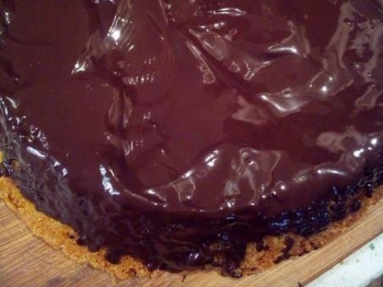 Torta di pere glassata al cioccolato