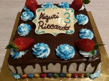 drip cake di compleanno