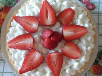 Crostata,panna e fragole