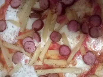 pizza wurstel e patatine