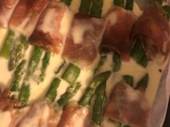 Involtini asparagi e speck