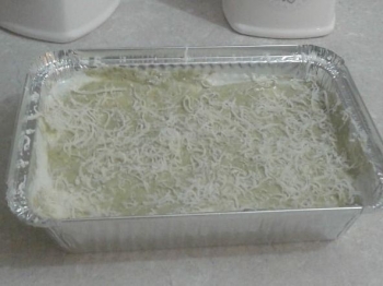 LASAGNA VELOCE CON BESCIAMELLA PESTO E PANCETTA