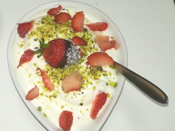 Mousse al cioccolato bianco e fragole