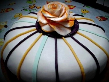 Torta con rosa
