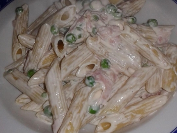 Penne panna, prosciutto e piselli