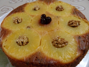 Torta all'ananas e noci