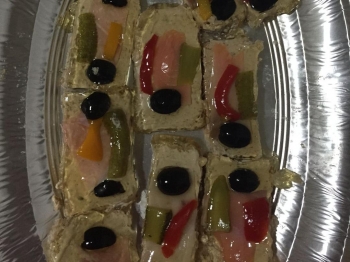 Tartine con mousse di tonno