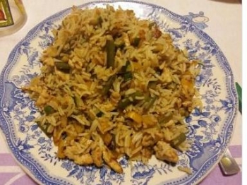 Riso saltato con tacchino e verdure