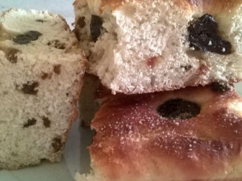 focaccia con prugne e,uvetta e cioccolato