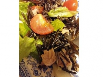 Riso selvaggio all'insalata
