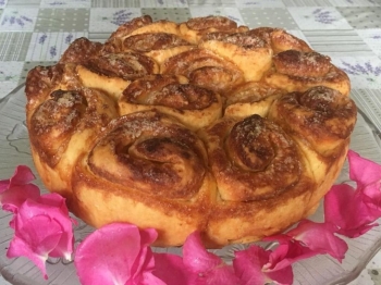 Torta delle rose con marmellata