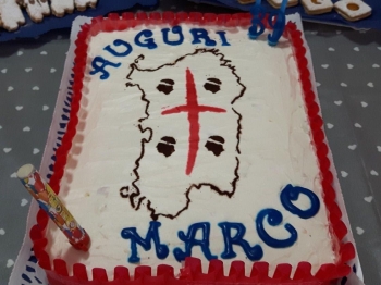 Torta di compleanno allo yogurt